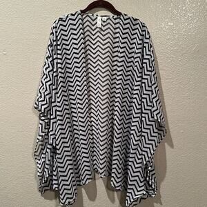 Tacera kimono style light jacket chevron pattern sz L